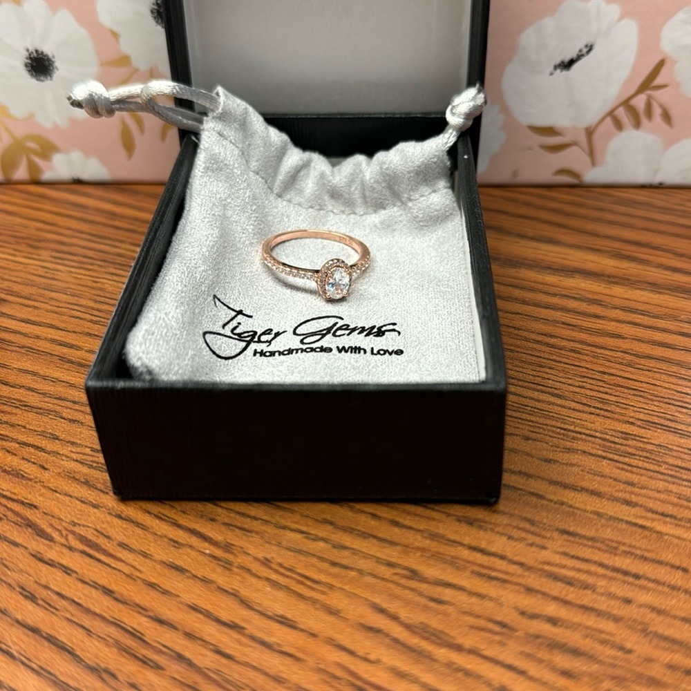 Beautiful rose gold Tiger Gems ring